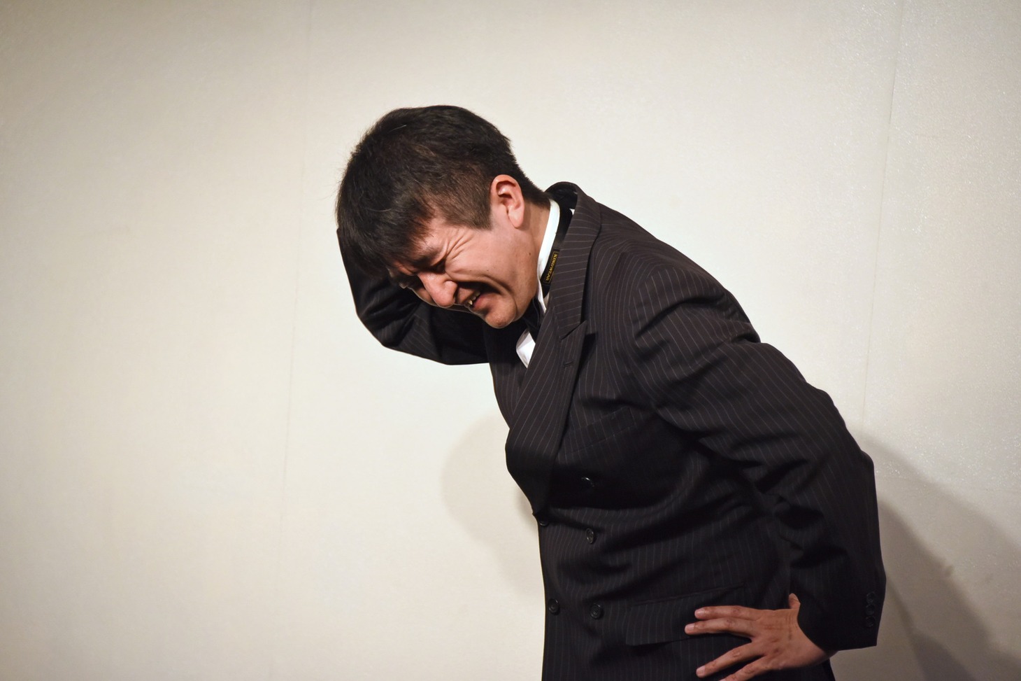 照れる中津川弦。