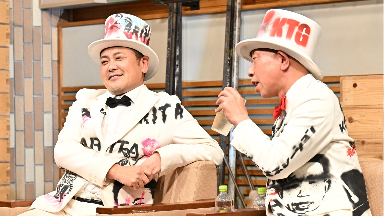 くりぃむしちゅー有田とバイきんぐ小峠。(c)TBS