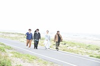 （左から）ずん飯尾、三四郎・小宮、山之内すず、大久保嘉人。(c)HBC