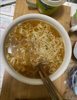 静夫さんの主食「サッポロ一番 しょうゆ味」。