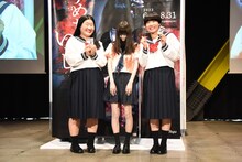 左からガンバレルーヤよしこ、幽霊の“ゆめちゃん”、ガンバレルーヤまひる。