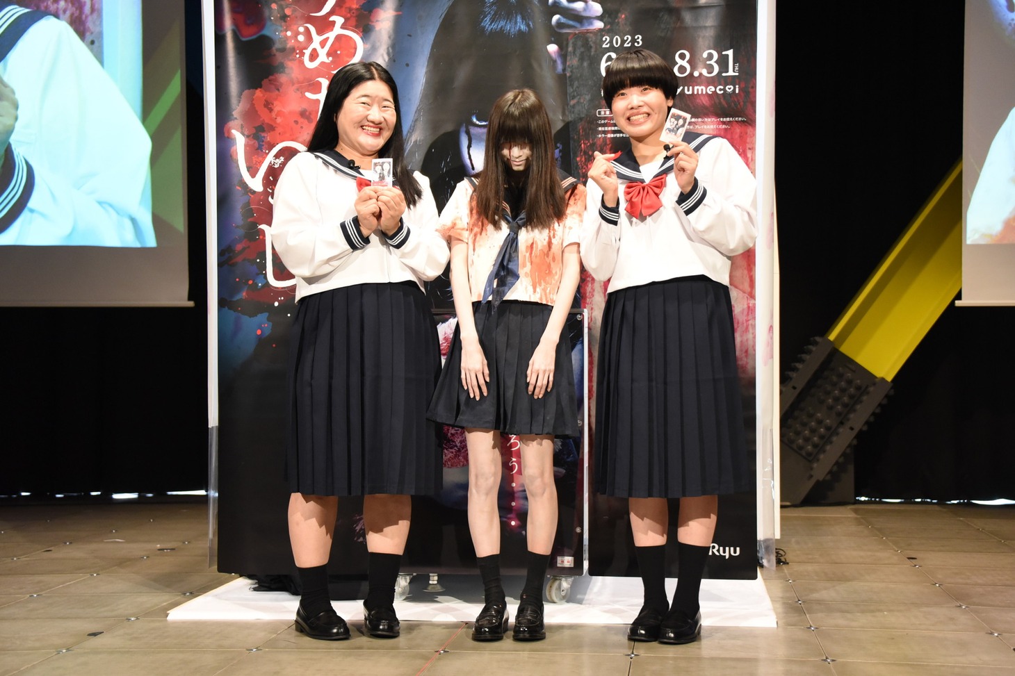 左からガンバレルーヤよしこ、幽霊の“ゆめちゃん”、ガンバレルーヤまひる。