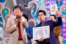 「第58回上方漫才大賞」の新人賞を受賞したカベポスター。(c)カンテレ