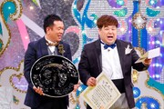 「第58回上方漫才大賞」の大賞を受賞したプラス・マイナス。(c)カンテレ