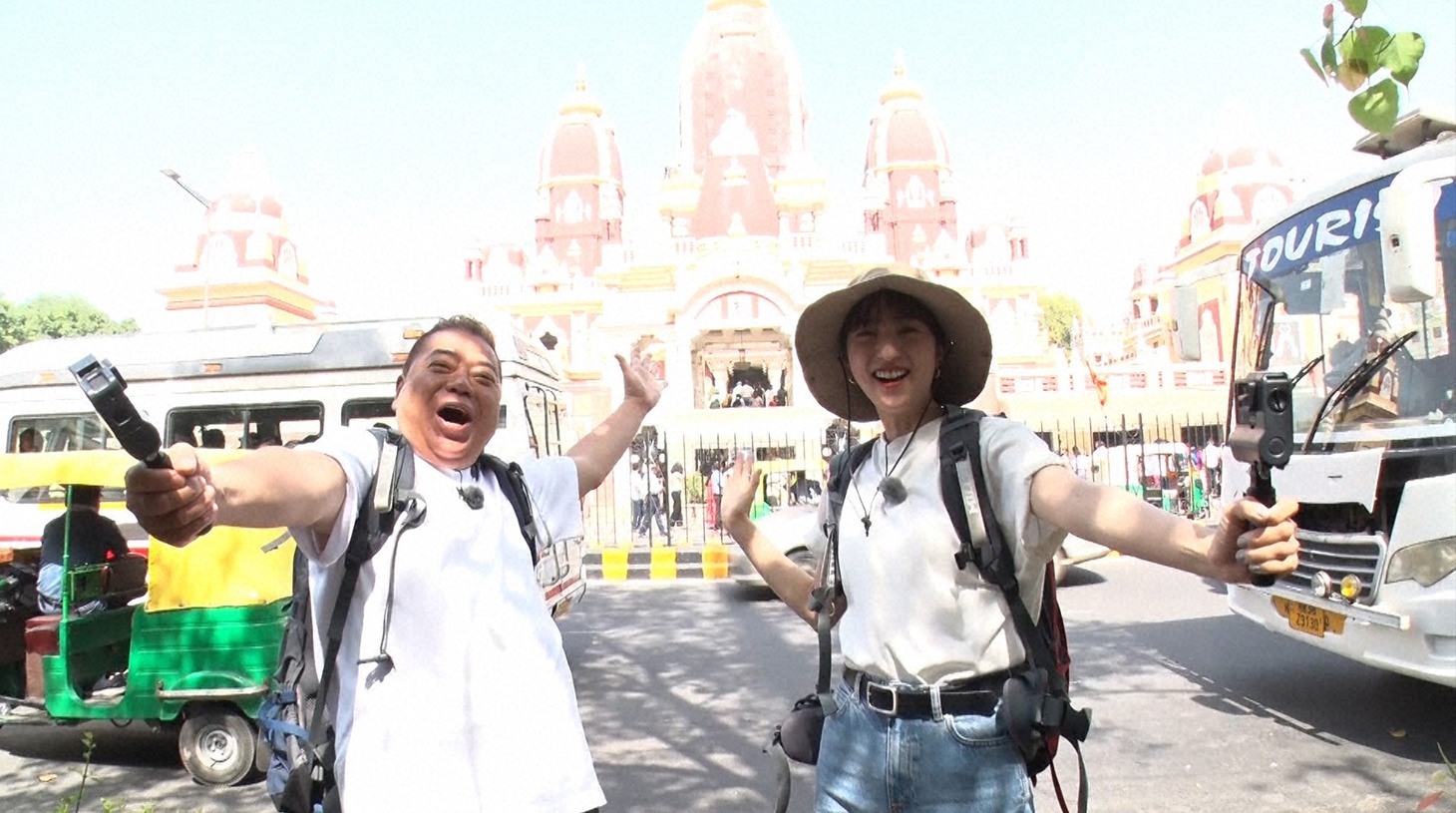 左から出川哲朗、堀田茜。(c)日本テレビ
