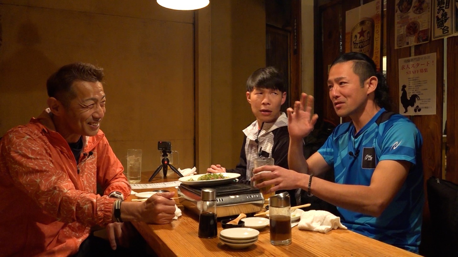 森脇健児と十手リンジン（右）。(c)ABCテレビ
