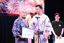 LINEでよくやり取りしているという毛利の母・ようこさんへのラブメッセージを伝えるギャロップ林（左）。