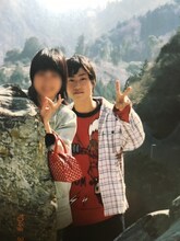 岡山時代のロングコートダディ兎（右）。