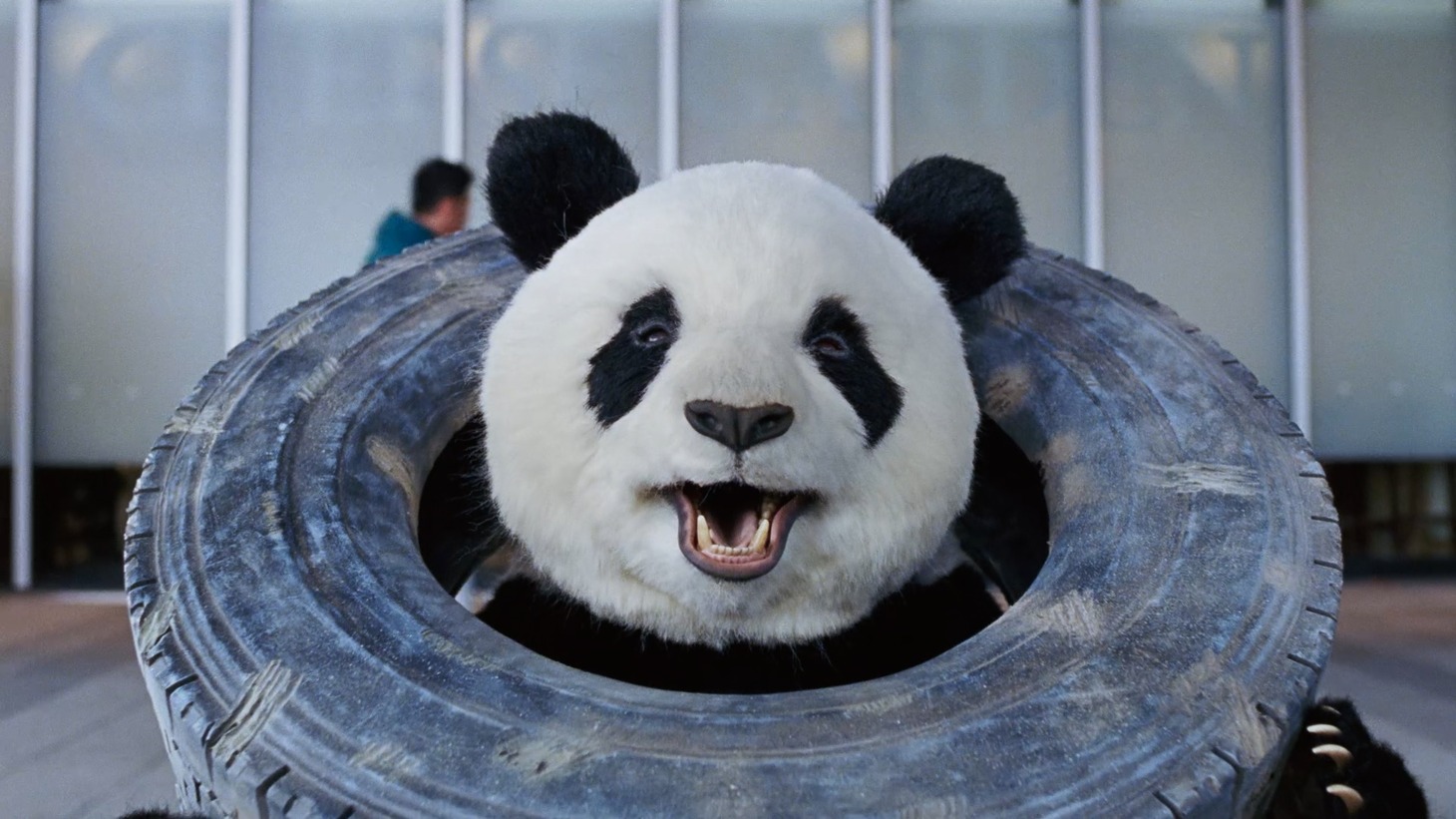 「MEGA BIG」のCM「マンネリの日々」編のワンシーン。