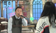 ハマったさんとMCバトルを繰り広げるカミナリたくみ。