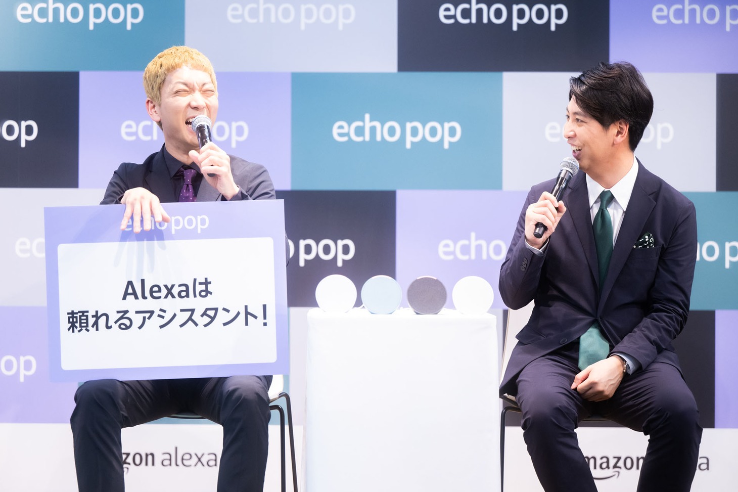 Alexaのポイントをプレゼンするニューヨーク嶋佐（左）。