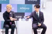 Alexaのポイントをプレゼンするニューヨーク嶋佐（左）。