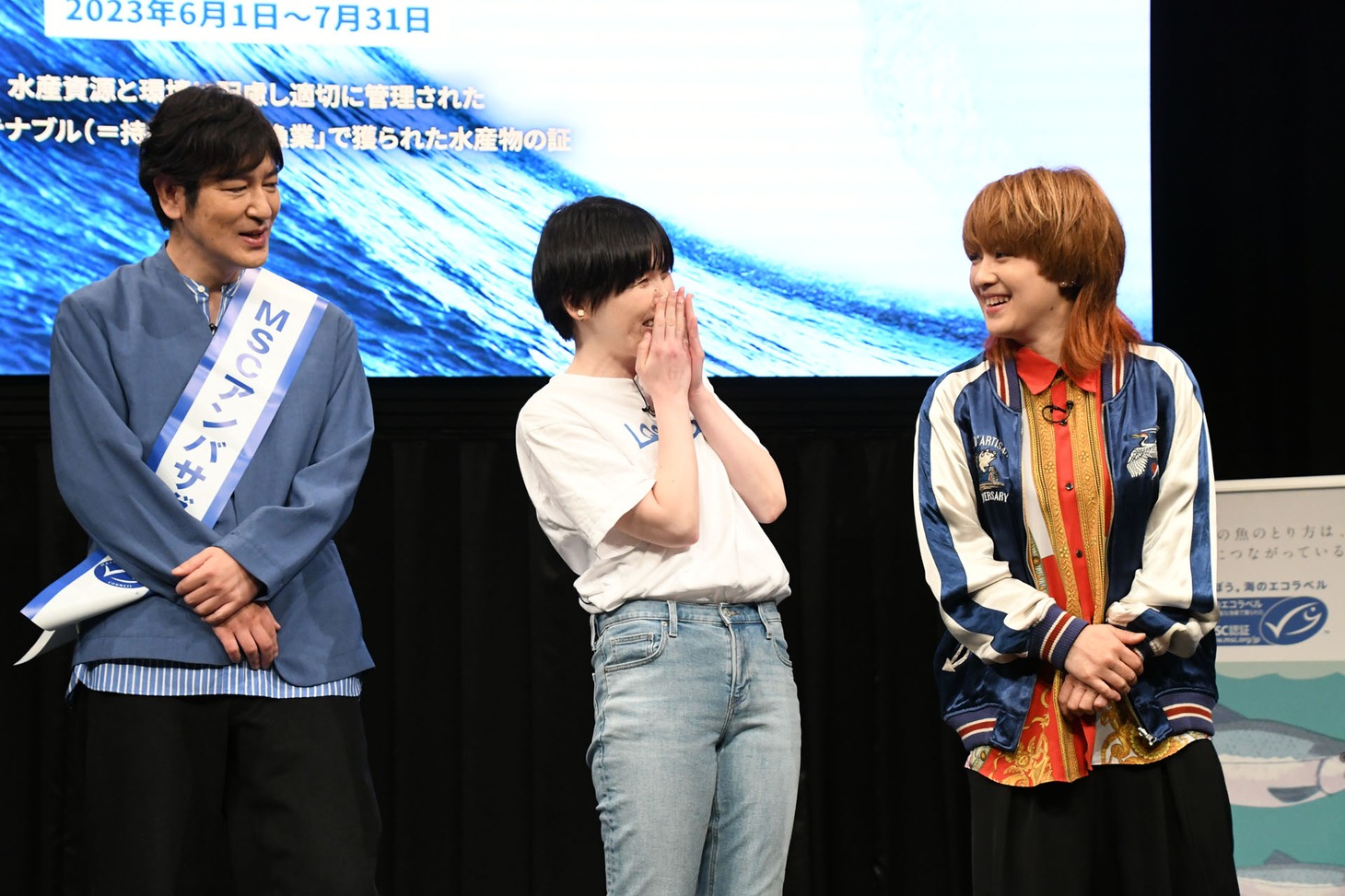 講義の感想を聞かれ、女優っぽいリアクションを取る尼神インター誠子（中央）。