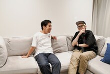 ウエストランド井口（左）と飯塚大悟（右）。