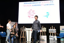 熱くなって中央に出てくる見取り図リリー。