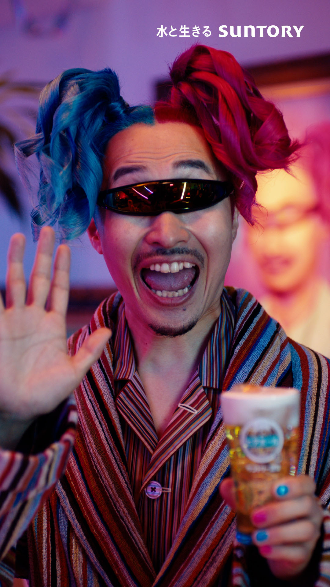 CM「2代目ビアボーラーズ大集合 宅飲み」編のワンシーン。