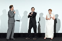 左から、中村獅童、東京03角田、安藤サクラ。