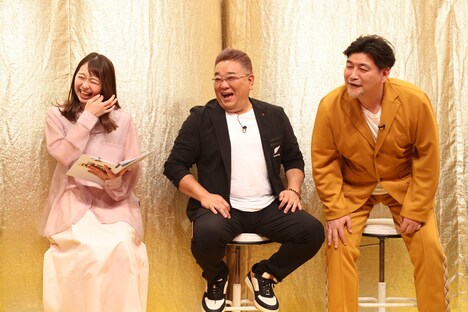 サンドウィッチマンと小室瑛莉子アナ（左）。(c)フジテレビ