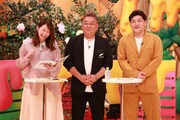 サンドウィッチマンと小室瑛莉子アナ（左）。(c)フジテレビ