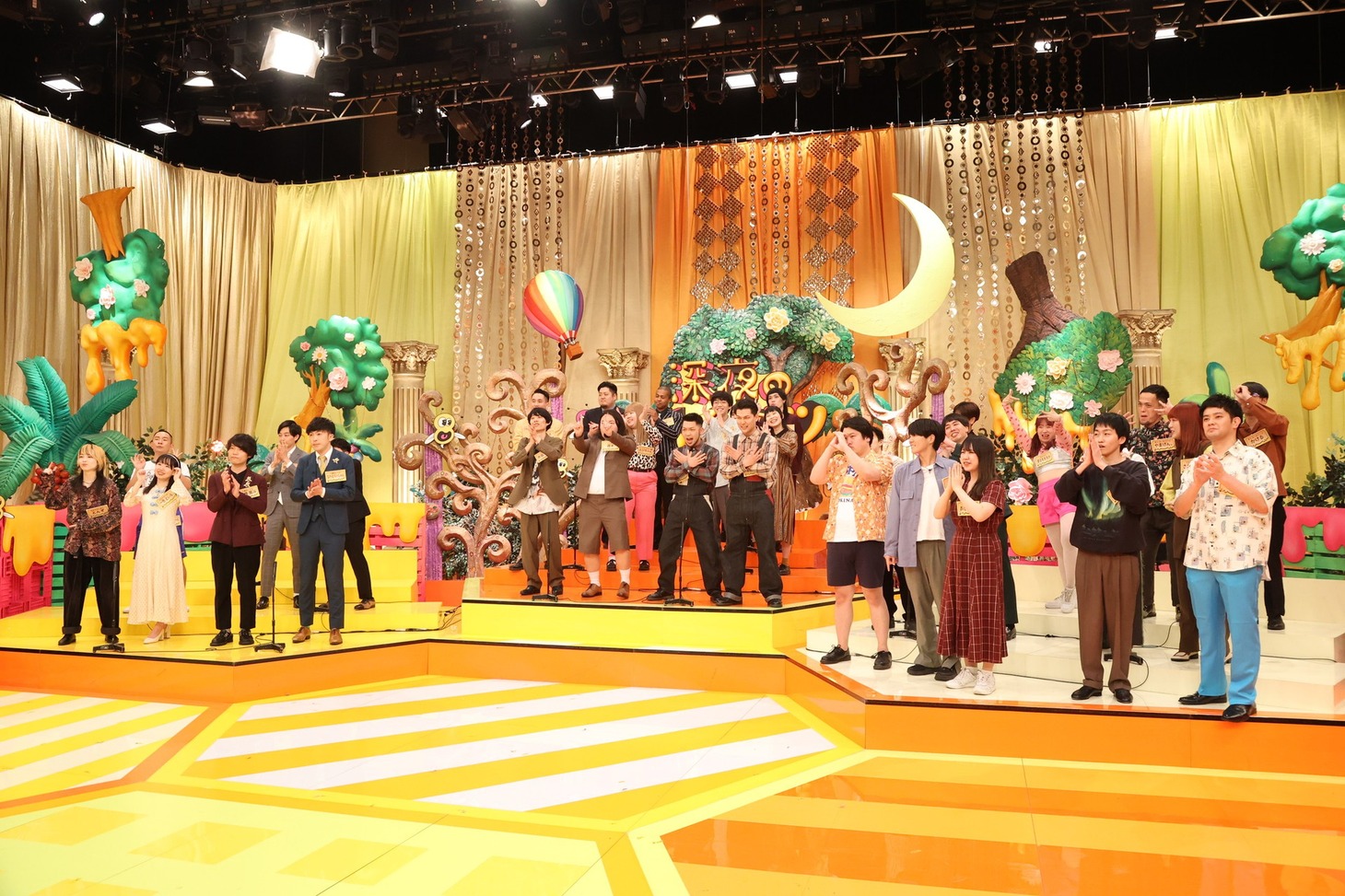 「深夜のハチミツ」に出演する「6月のつぼみ芸人」たち。(c)フジテレビ
