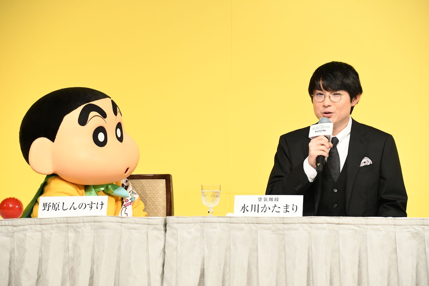 空気階段・水川かたまり（右）と野原しんのすけ（左）。