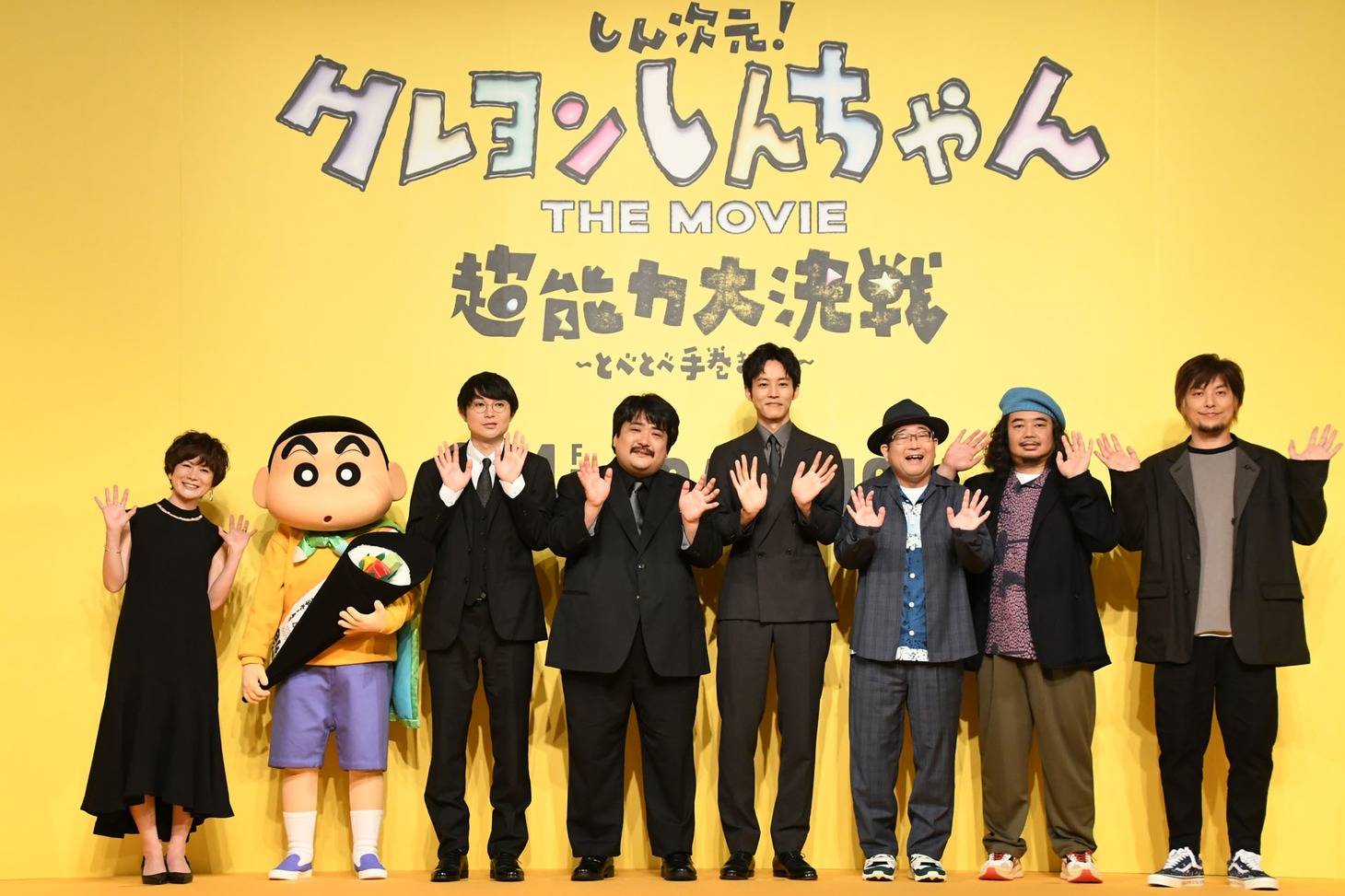 会見に登壇した（左から）小林由美子、野原しんのすけ、空気階段、松坂桃李、サンボマスター。