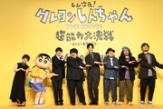 会見に登壇した（左から）小林由美子、野原しんのすけ、空気階段、松坂桃李、サンボマスター。