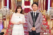 左から指原莉乃、有吉弘行。(c)日本テレビ