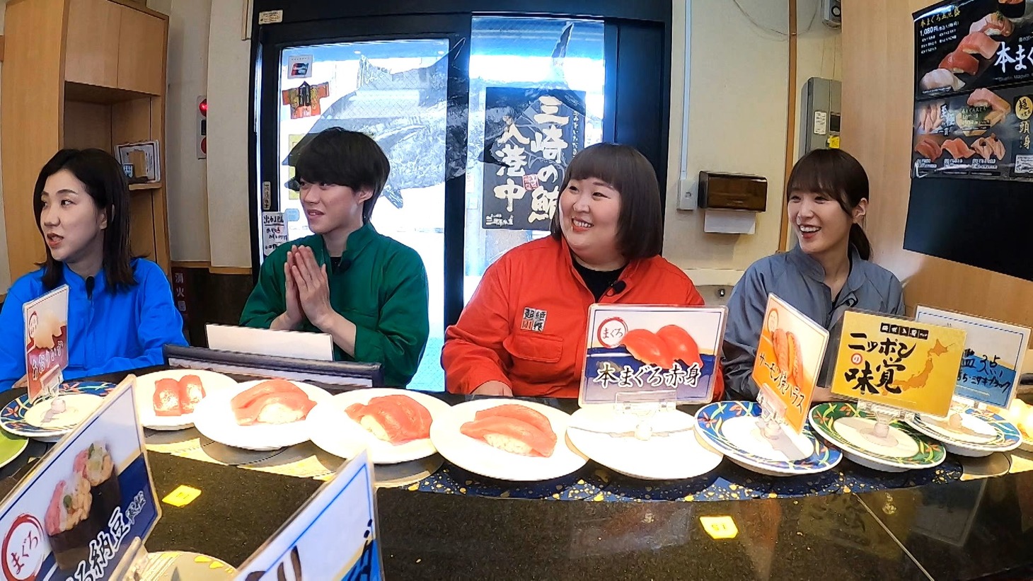 左から、3時のヒロイン福田、大橋和也、3時のヒロインかなで、高山一実。(c)フジテレビ