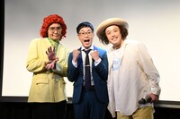 アイデンティティとエレキコミックやつい（右）。