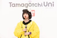 あひるくっちのモノマネを披露するあのちゃん。