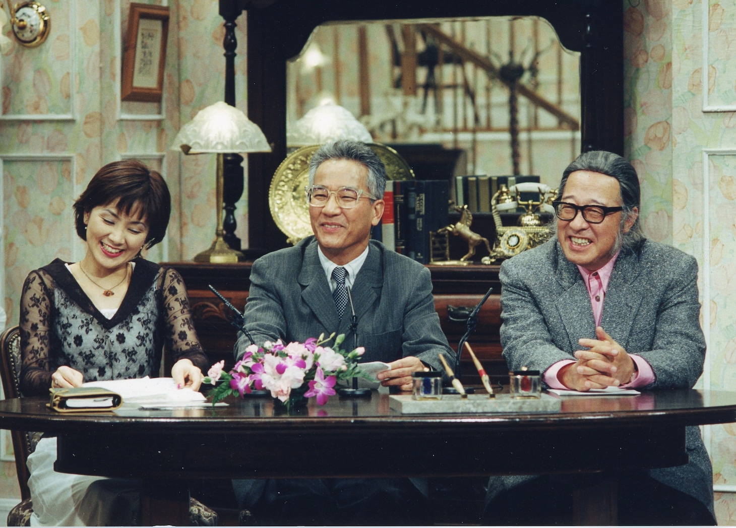 「探偵！ナイトスクープ」に出演する（左から）岡部まり、上岡龍太郎、キダ・タロー。(c)ABCテレビ