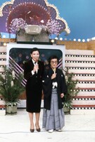 「ラブアタック！」に出演する（左から）和田アキ子、上岡龍太郎。(c)ABCテレビ