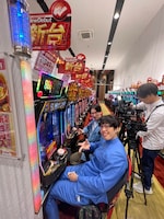 相席スタート山添（左）、ゆにばーす川瀬名人（右）。