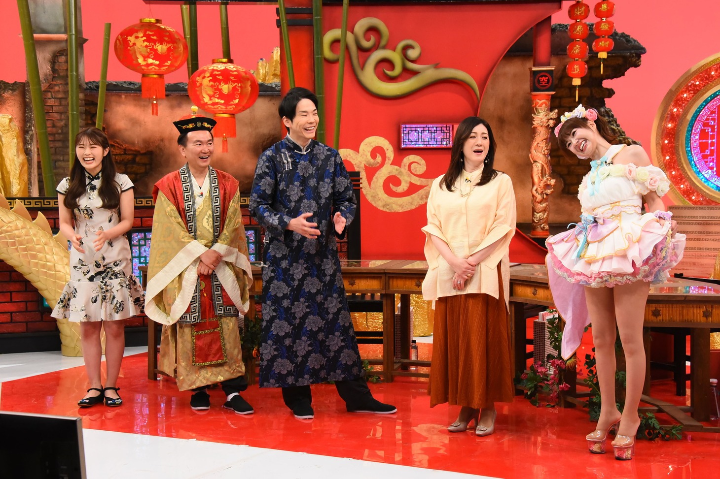 左から渋谷凪咲、かまいたち、野々村友紀子、かつみ♥さゆり・♥さゆり。(c)カンテレ