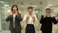 「ロングコートダディのつるつるいっぱい学園」より。