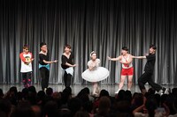 左からバイク川崎バイク、銀シャリ、松浦景子、オラキオ、ココリコ田中。