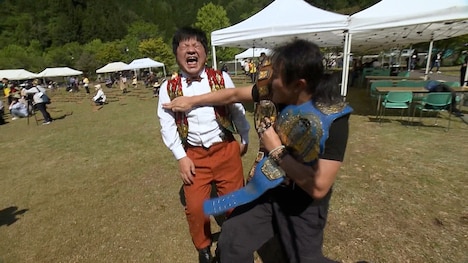 チャンス大城(左)(c)ABCテレビ