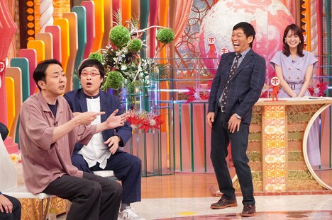 アンガールズ田中と南海キャンディーズ山里が小競り合いを繰り広げるワンシーン。(c)フジテレビ