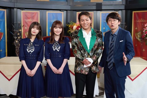 （左から）岩本蓮加、田村真佑、狩野英孝、三四郎・小宮。(c)CBC