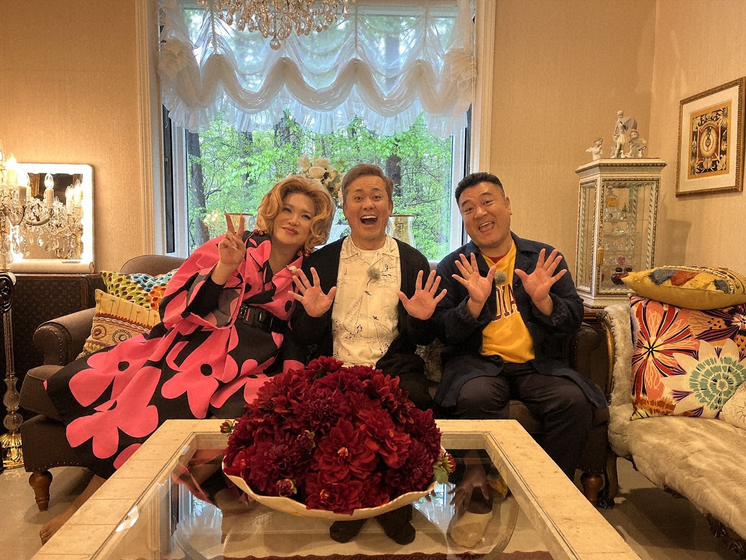 左からIKKO、くりぃむしちゅー有田、アンタッチャブル山崎。(c)日本テレビ