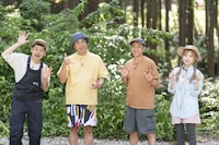 左から江凸崎馬門、おぎやはぎ、本田仁美。