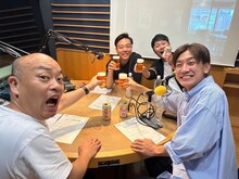 仲良く乾杯するギャロップとラフ次元。