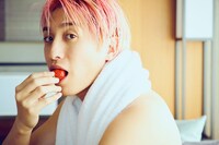 「兼近大樹 1st写真集『虚構』」掲載カット。