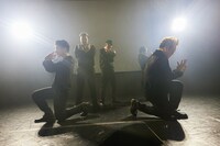 新曲「maddy muddy」を披露するZiDol feat.らぶおじさん。