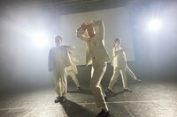 「似非デレラ」を披露するZiDol。