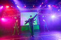 「maddy muddy」を披露するZiDol feat.らぶおじさん。