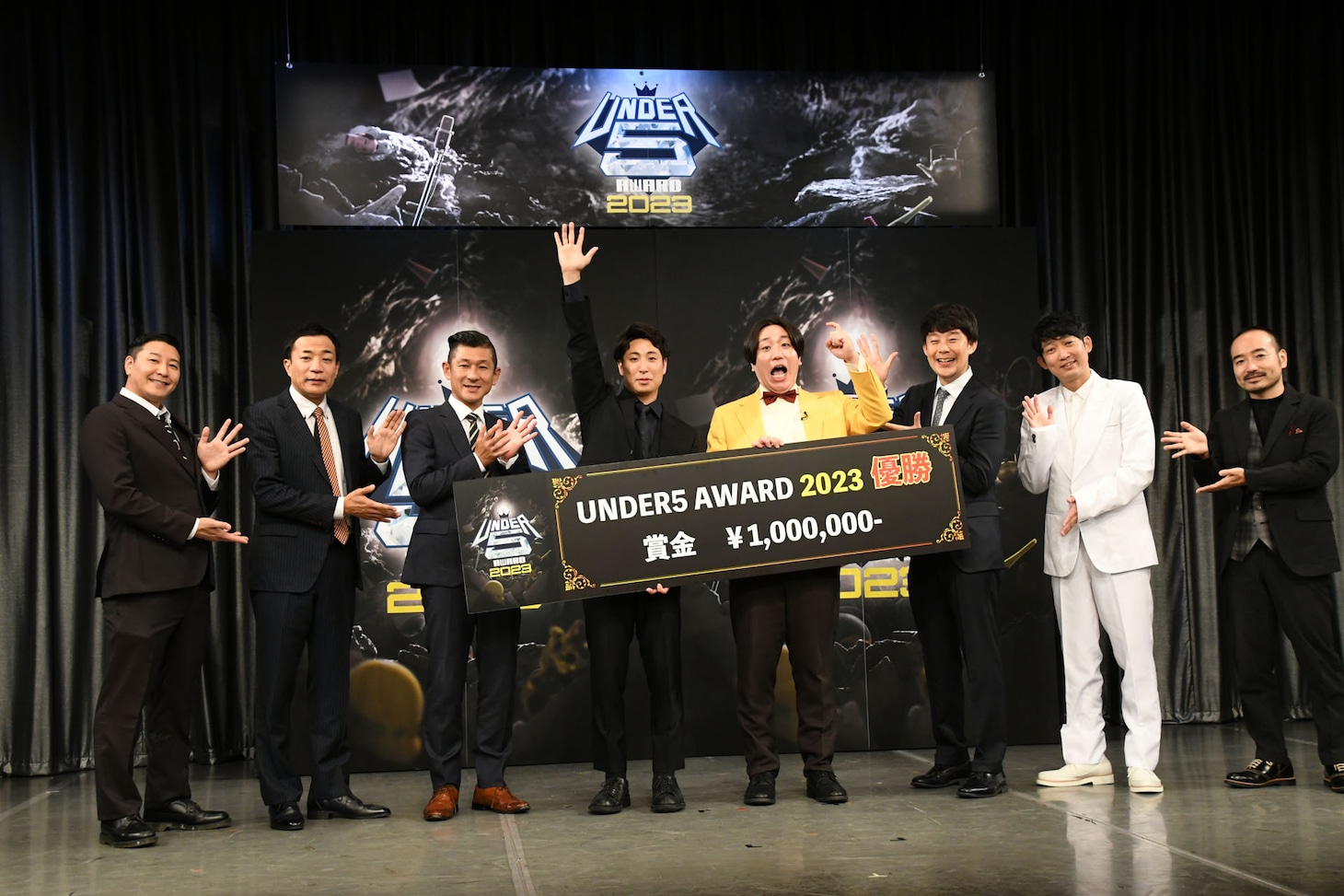 左からチョコレートプラネット長田、ナイツ塙、笑い飯・哲夫、金魚番長、佐久間一行、NON STYLE石田、かもめんたる・う大。