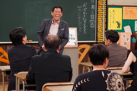 「さんま大先生」こと明石家さんまの授業のワンシーン。(c)フジテレビ