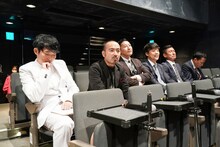 「UNDER5 AWARD 2023」決勝戦の審査員。左からNON STYLE石田、かもめんたる・う大、チョコレートプラネット長田、佐久間一行、笑い飯・哲夫、ナイツ塙。